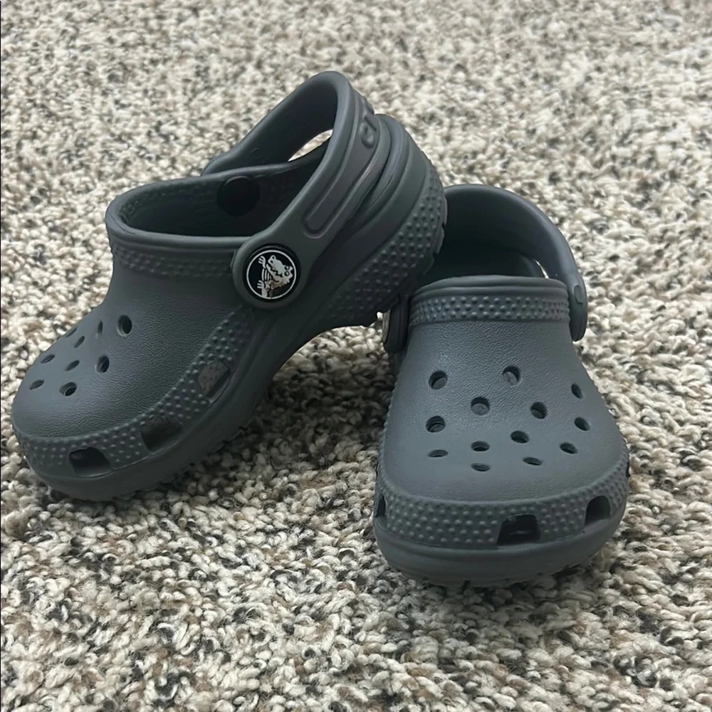CROCS Gray Sandals with Ventilation and Heel Strap - new condition!